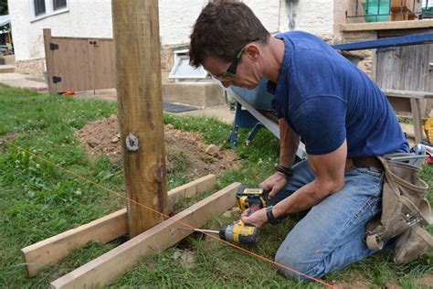 how to build a fence